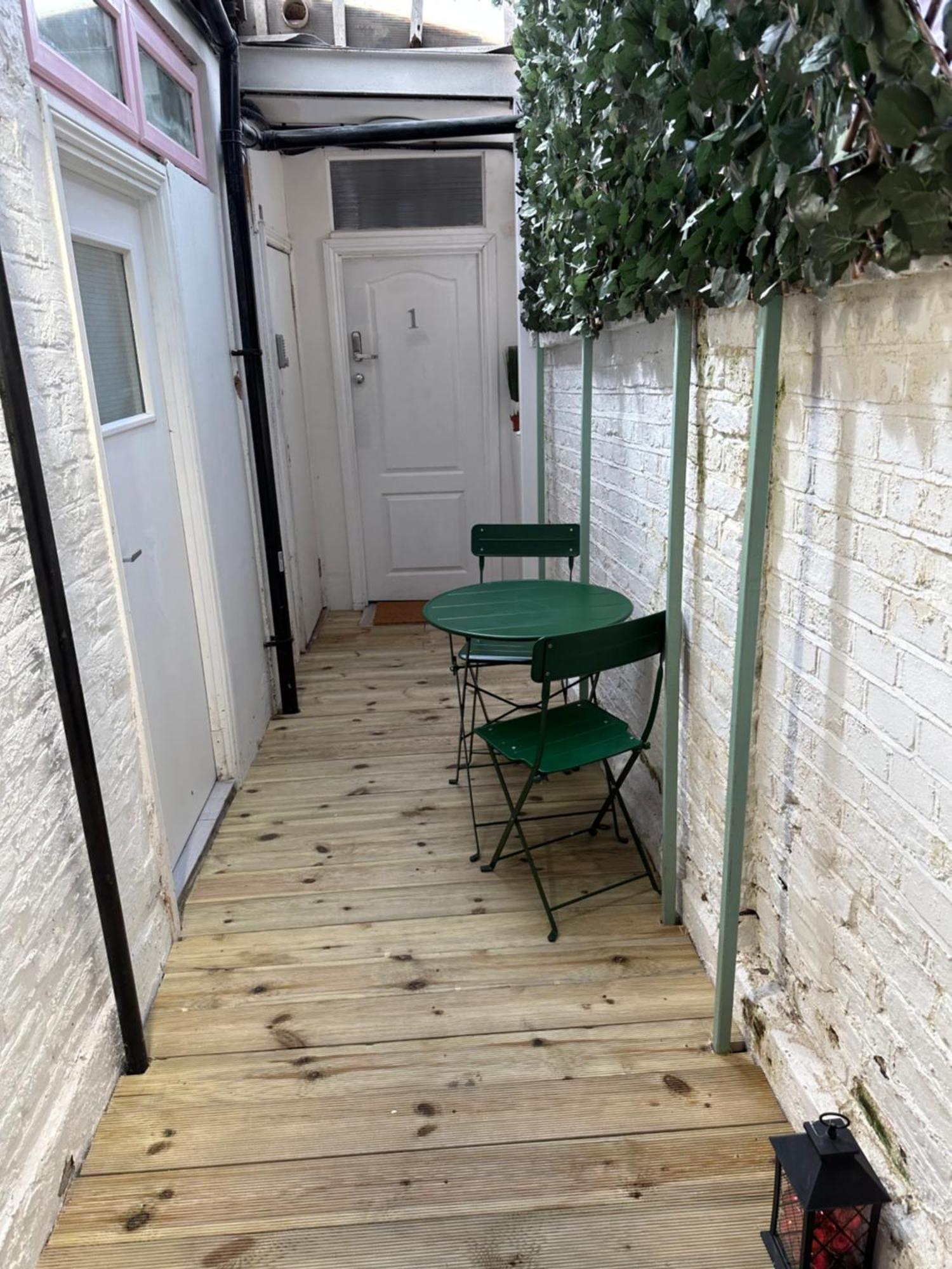 Acton High Street Apartment London Exterior photo